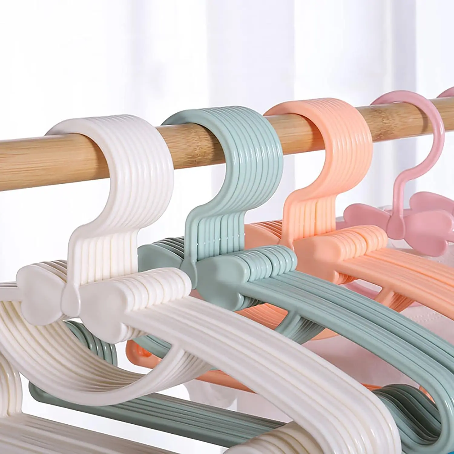 Percheros de Plástico para Rop - Baby Clothing Display reseña y precio
